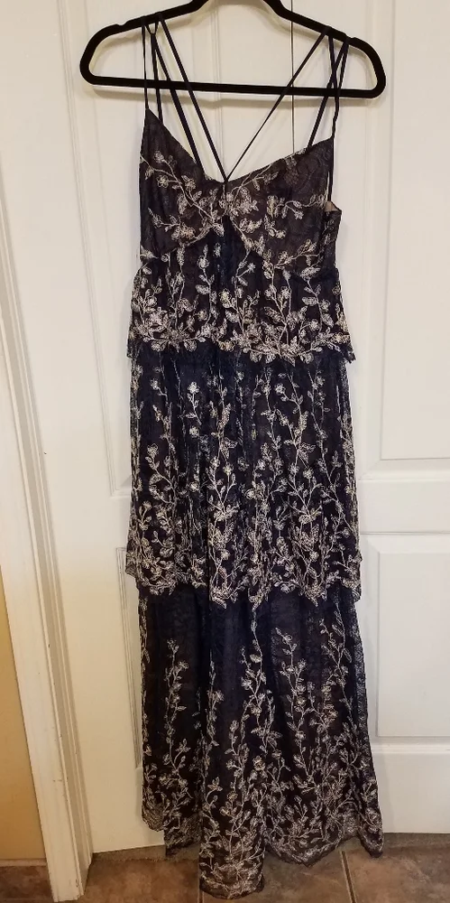 NEW BCBGMAXAZRIA TIERED EMBROIDERED MAXI PROM DRESS - Picture 6 of 13